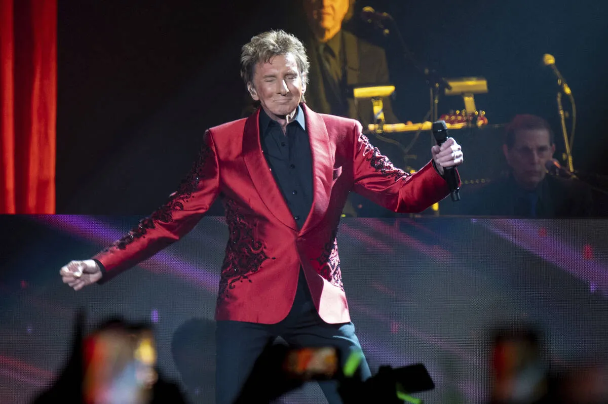 barry manilow — US news