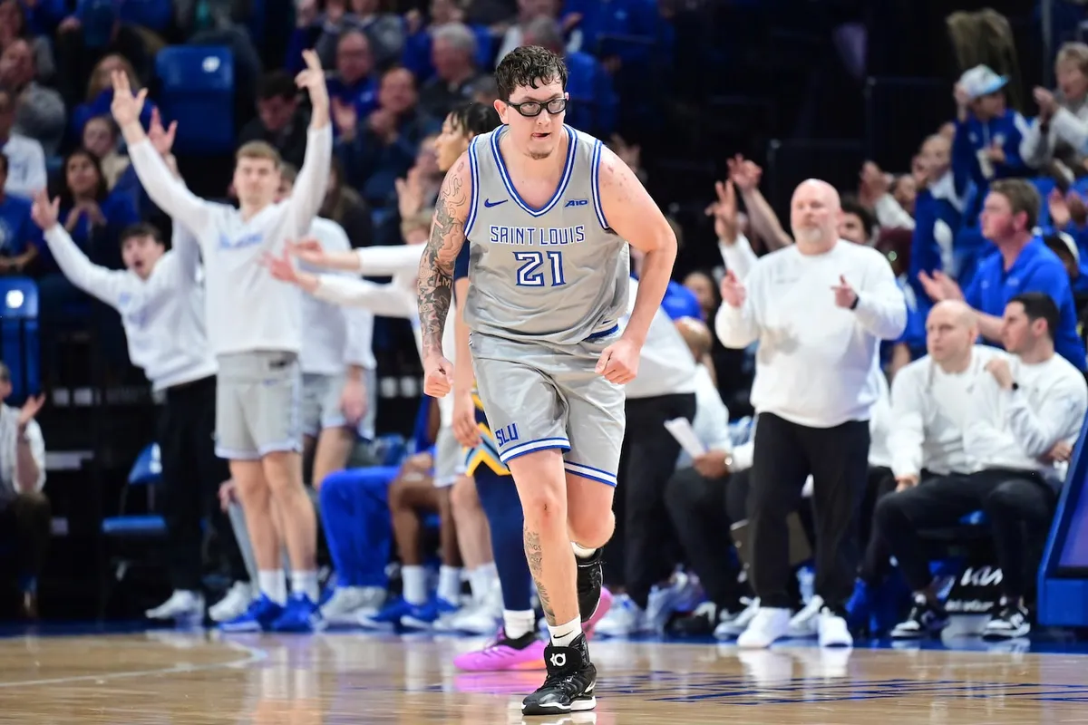 robbie avila — US news