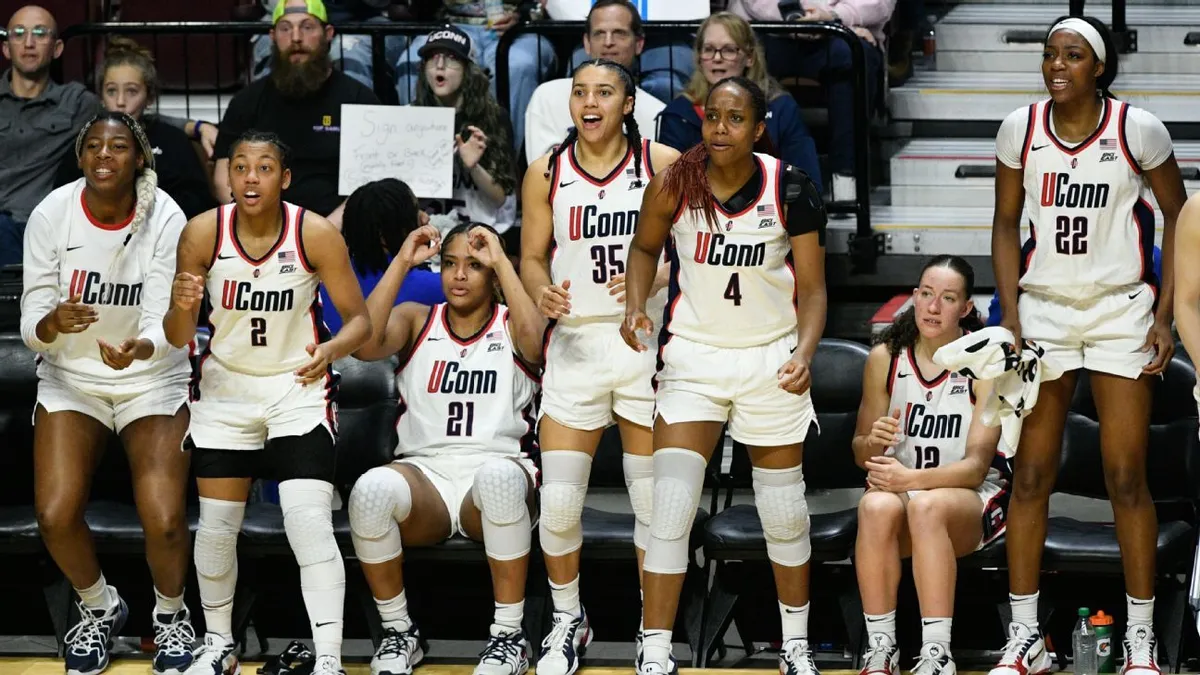 women's college basketball — US news