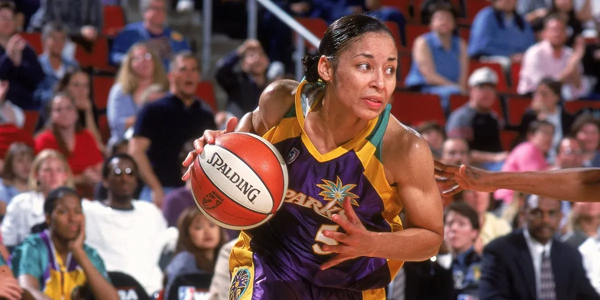 sarah strong — US news