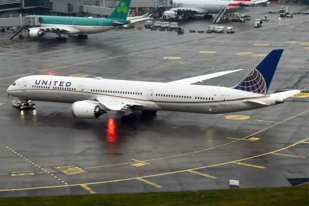 delta flight 1323 was delayed after a passenger refused to end a phone call — US news