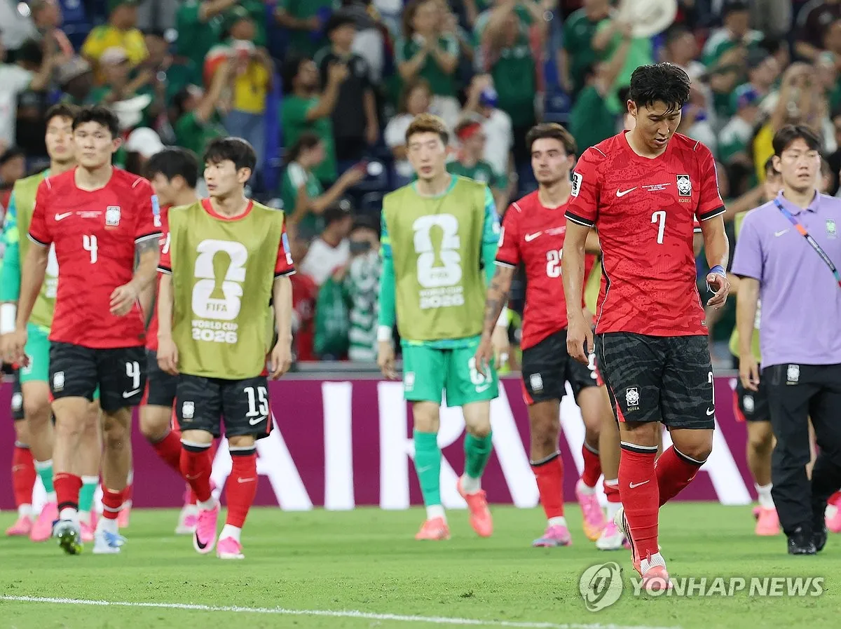 South Korean players react to a 1-0 loss to South Africa in the teams' Group A match at the FIFA World Cup at Estadio Monterrey in Guadalupe, Mexico, on June 24, 2026. (Yonhap)