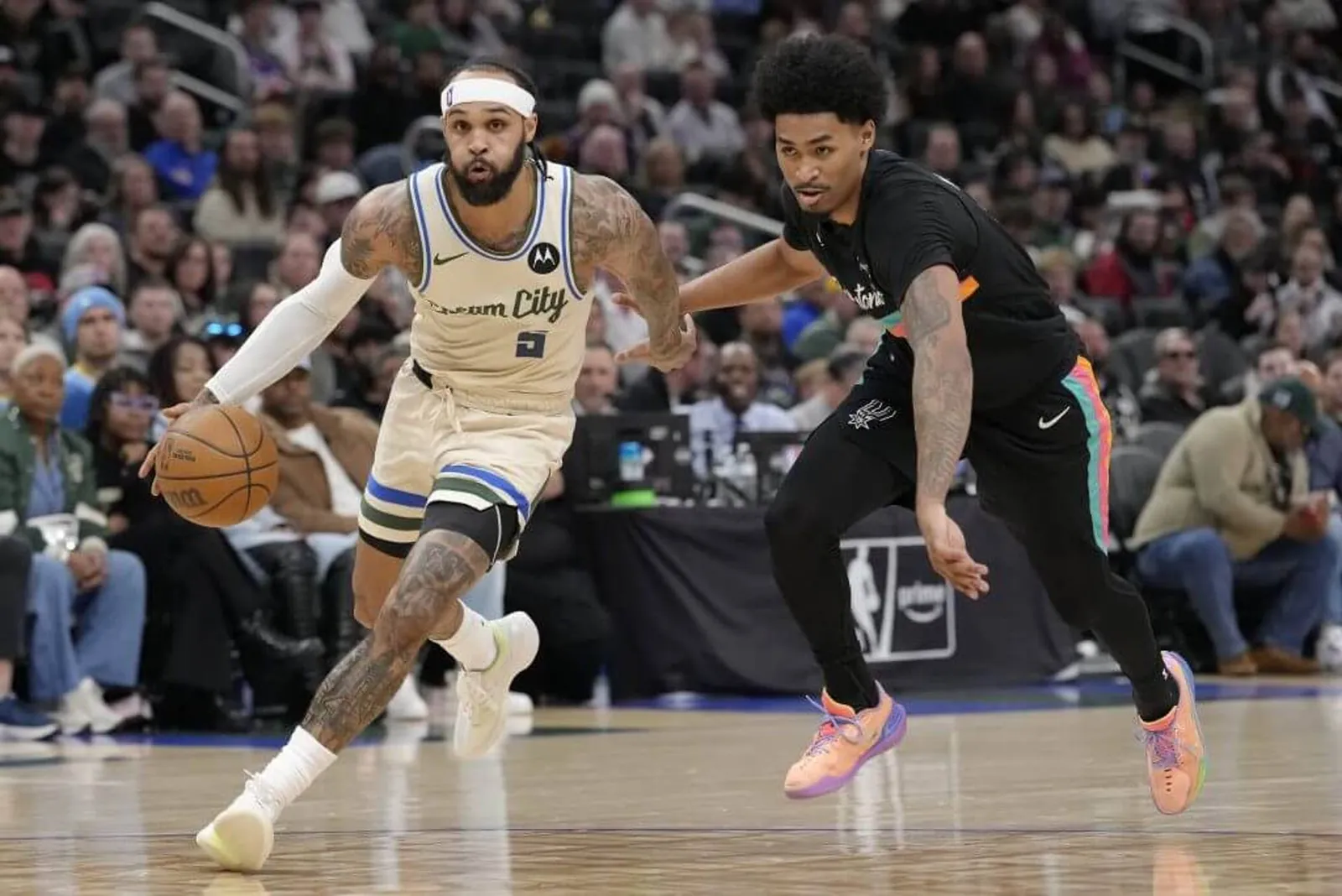 Gary Trent Jr. drives by the Spurs.