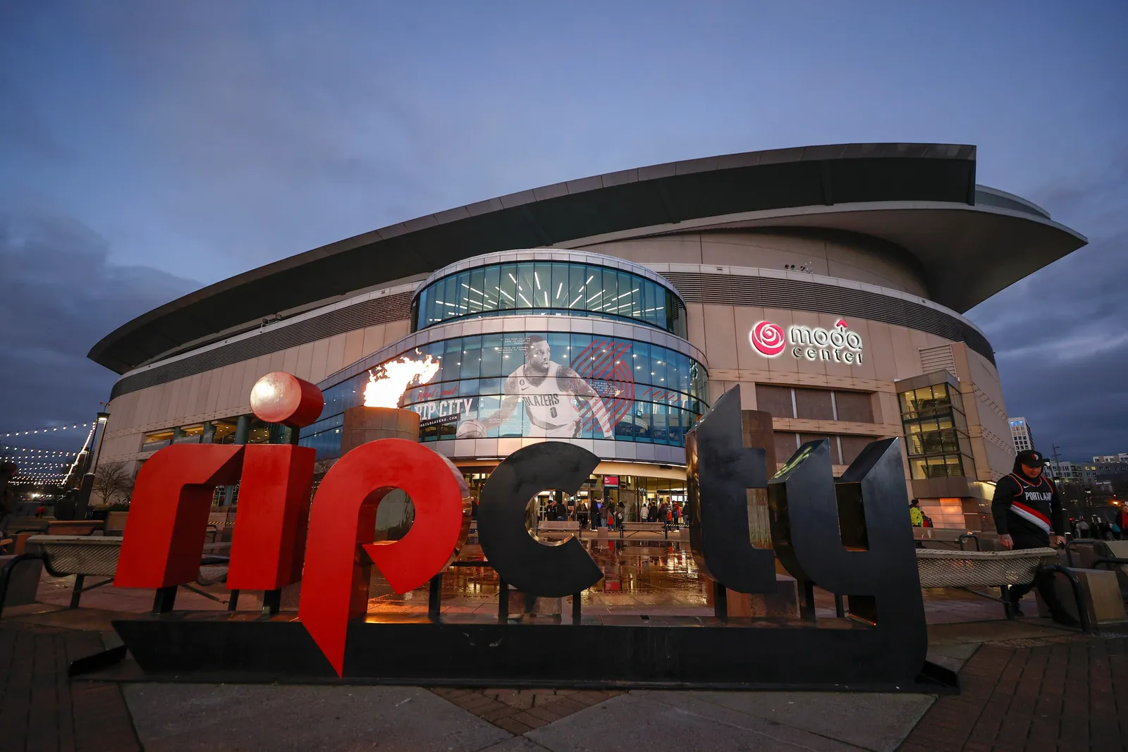 Mayors From Portland-Area Cities Call on City to Complete Moda Center Deal