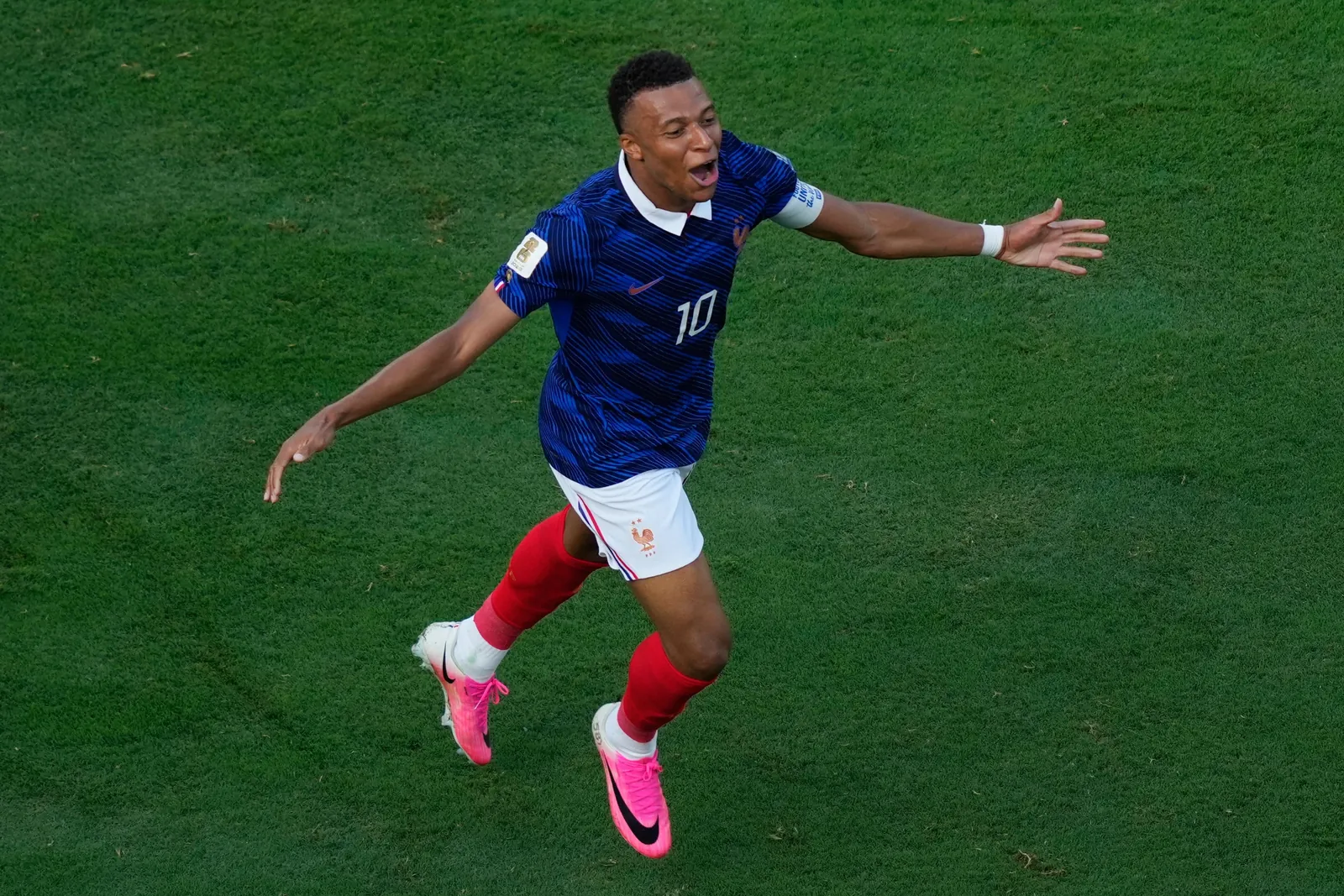 France's Kylian Mbappe (10) celebrates scoring their side's first goal during the World Cup round of 32 soccer match between France and Sweden in East Rutherford, N.J., near New York, Tuesday, June 30, 2026. (AP Photo/Yuki Iwamura)